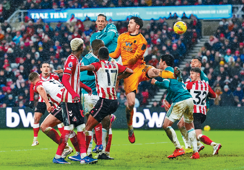 雲迪積克（中）頂入全場唯一入球。