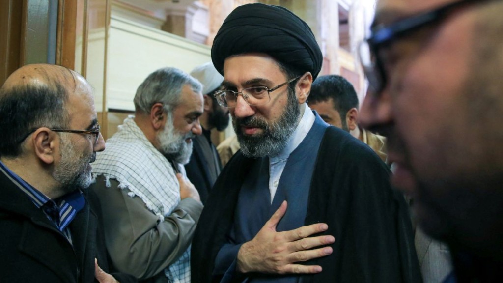 伊朗已故最高領袖哈梅內伊兒子穆傑塔巴·哈梅內伊（Mojtaba Khamenei），當選成為新的最高領袖。路透社