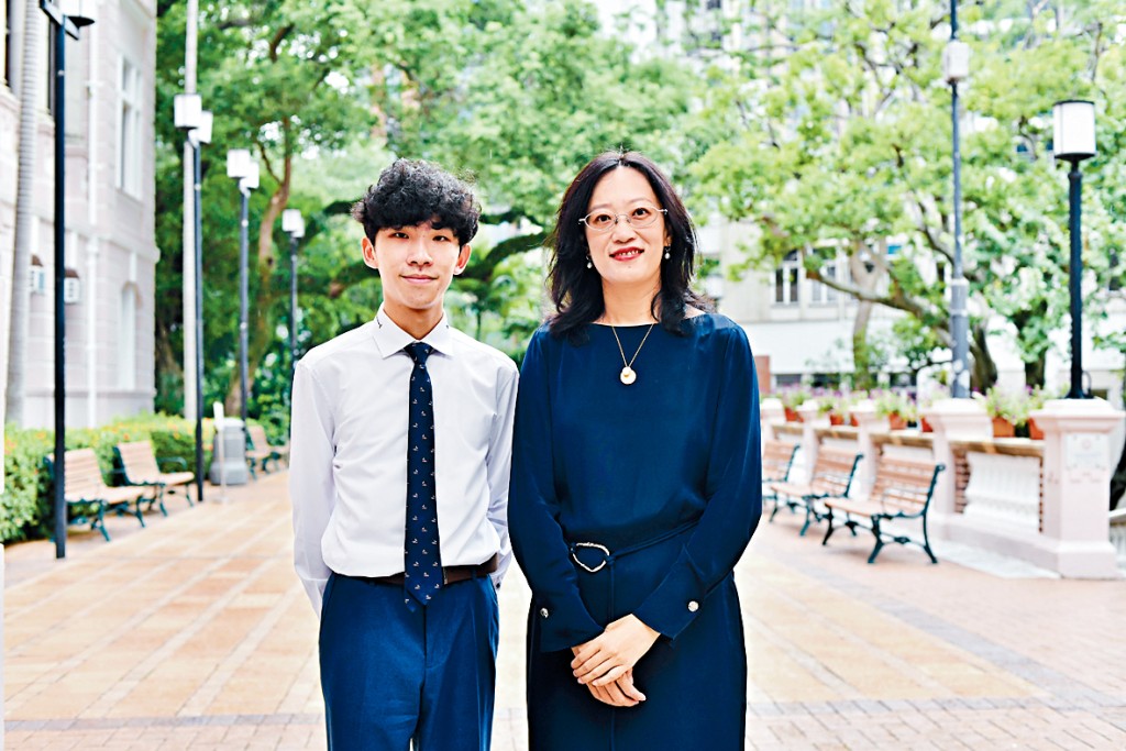陳梓軒（左）與孟婧涵於港大校園合影。