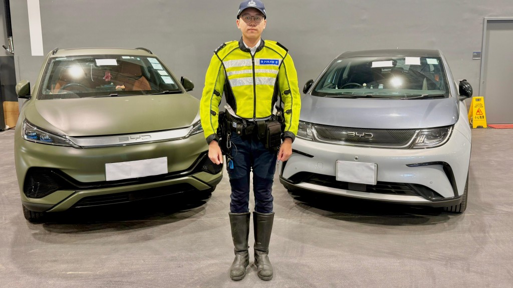 港島總區交通部今日進行打擊非法載客取酬即白牌車行動。