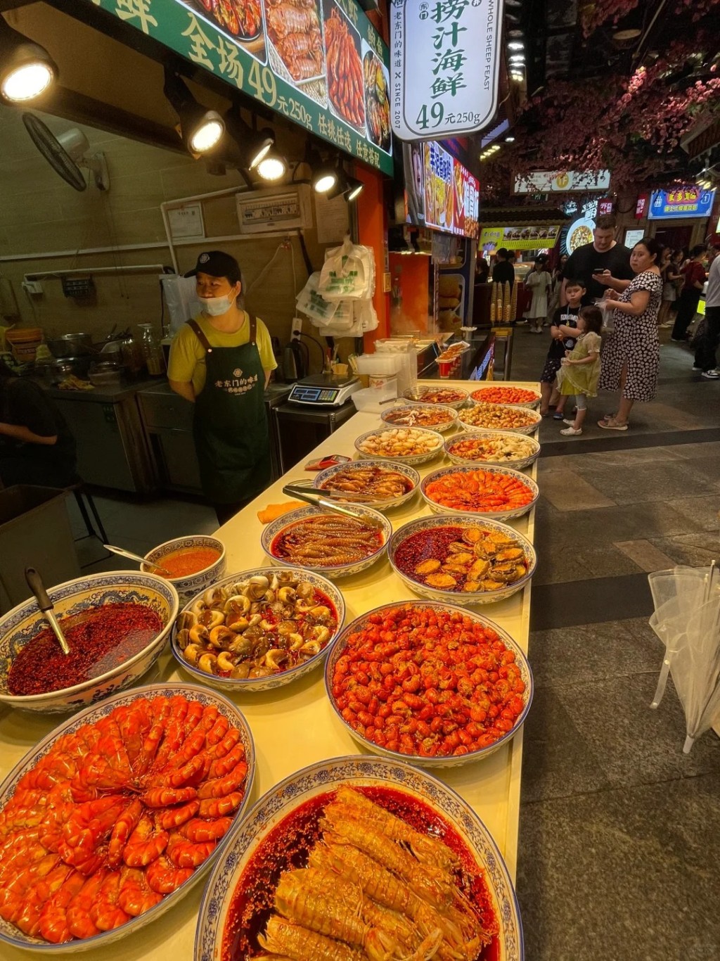 深圳东门町美食广场曾是港人的「扫街」首选。小红书