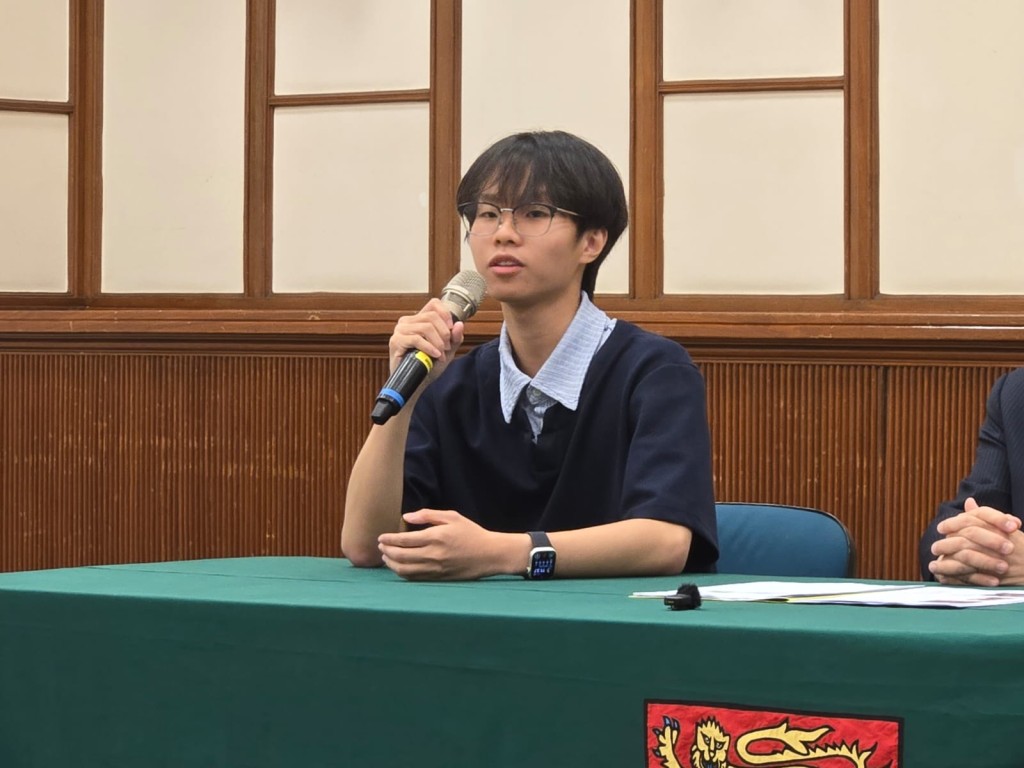 高雷中學應屆DSE考生冼星朗經「學校推薦直接錄取計劃」,獲港大取錄。高俊謙攝 高雷中學應屆DSE考生冼星朗經「學校推薦直接錄取計劃」,獲港大取錄。高俊謙攝