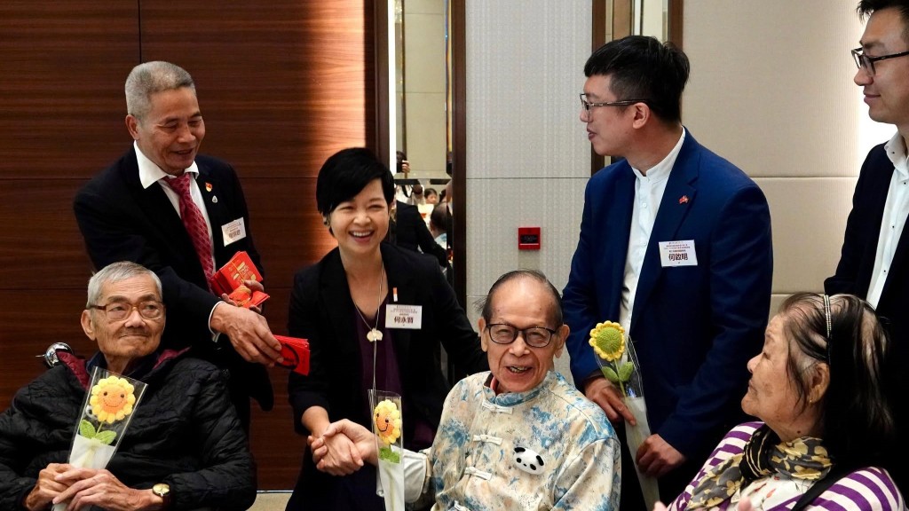 宏福苑︱獲宏志閣業主感謝協助規劃前路  何永賢 : 以行動與宏福苑業主並肩前行