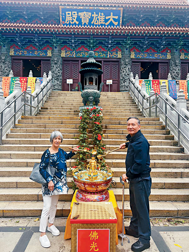 跟太座在寶蓮寺浴佛 跟太座在寶蓮寺浴佛