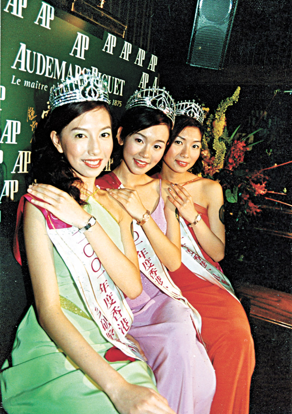朱凯婷（右）同届港姐冠军为杨思琦（中），亚军为锺沛枝。