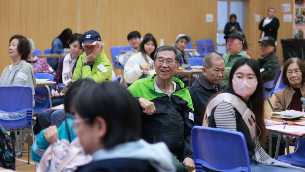 家福會為長者提供模擬人生理財體驗活動，引導參加者反思及早做好財務準備，並與家庭成員間積極溝通的重要性。