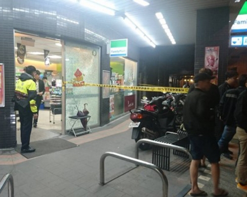 警方在追捕毒品交易嫌疑犯時,遭對方開槍,警方也開槍還擊。 網上圖片