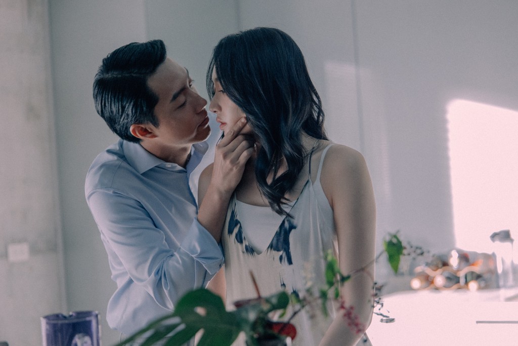蔡思韵與蔡凡熙共同主演改編自香港作家夏芝然小說的短片《你所不知的妻子》。（大思娛樂提供）