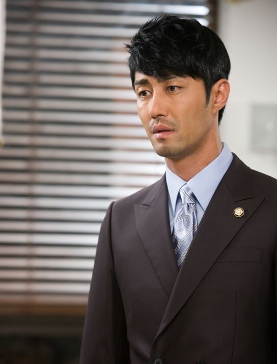 車勝元所飾的三流律師將會幫助金秀賢。