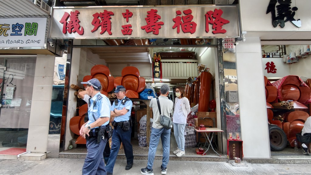 現場為紅磡老龍坑街一間長生店。黃文威攝 現場為紅磡老龍坑街一間長生店。黃文威攝