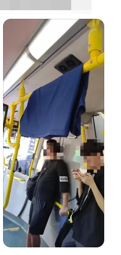 有網民分享耳聞目睹的奇葩晾曬事件， 包括在巴士車廂內張傘、巴士通道欄桿晾 衣。Threads截圖