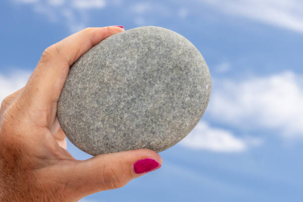 在脫癦的過程中，最好握住一顆石頭，或者跟土有關的東西，用作平衡。
