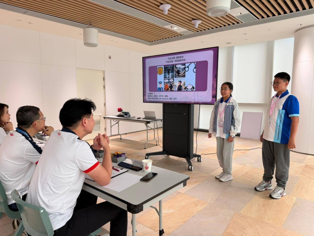 律師會會長湯文龍擔任小學組評審。 律師會會長湯文龍擔任小學組評審。
