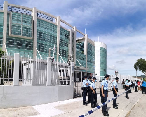 警方只容許部分傳媒進入封鎖區採訪。資料圖片