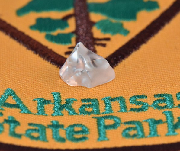 伊凡斯在公園檢到的4.87卡鑽石。Arkansas State Parks