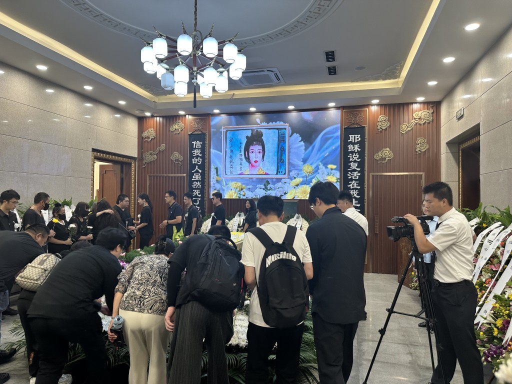 台灣歌手千百惠(原名鍾蘭芯)喪禮今日在北京舉行。中新社 台灣歌手千百惠(原名鍾蘭芯)喪禮今日在北京舉行。中新社