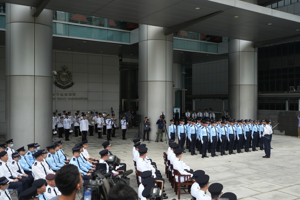 香港警务处今日（10日）在警察总部举行警队纪念日仪式。刘骏轩摄