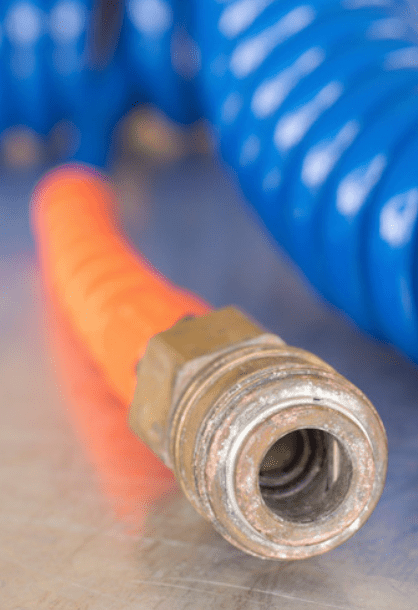 土耳其尚勒烏爾法省博佐瓦鎮近日爆出駭人職場悲劇，一名年僅15歲的木工學徒，遭同事將高壓氣管塞進肛門，再注入高壓氣體入他體內，造成悲劇。Alamy示意圖