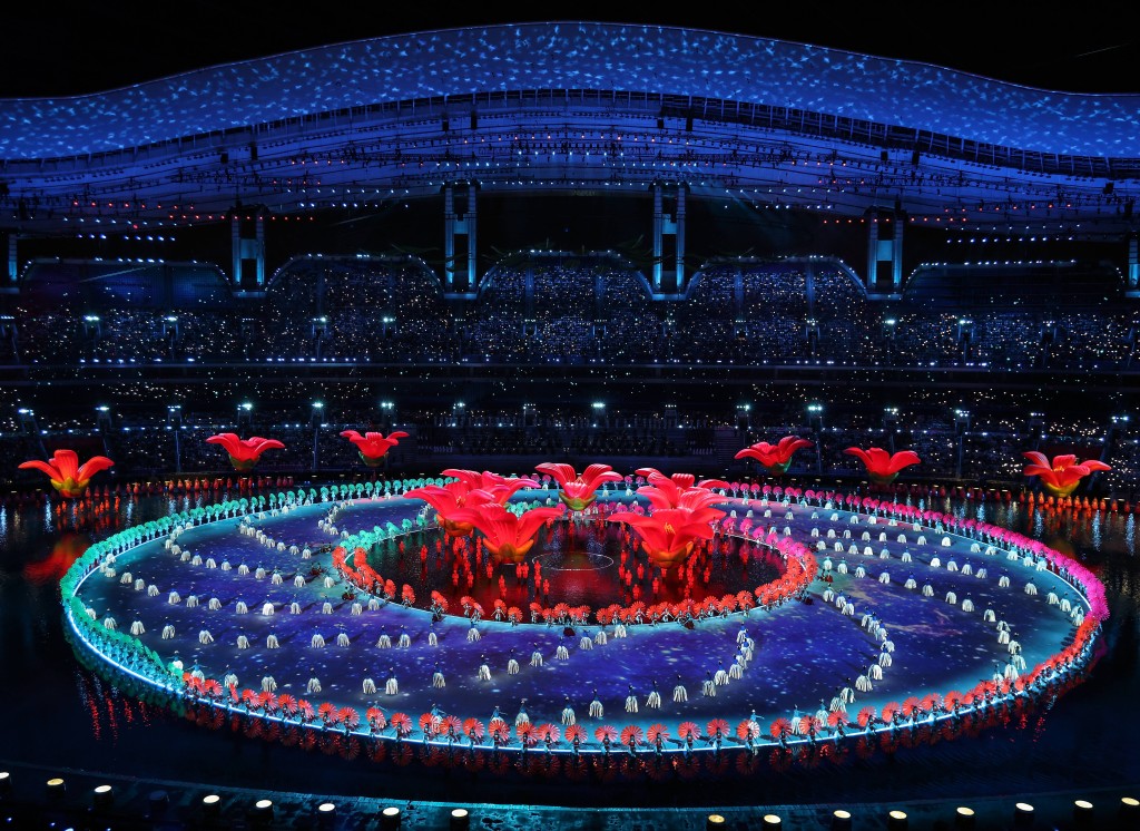 第十五屆全國運動會開幕式在廣東奧林匹克體育中心舉行。新華社