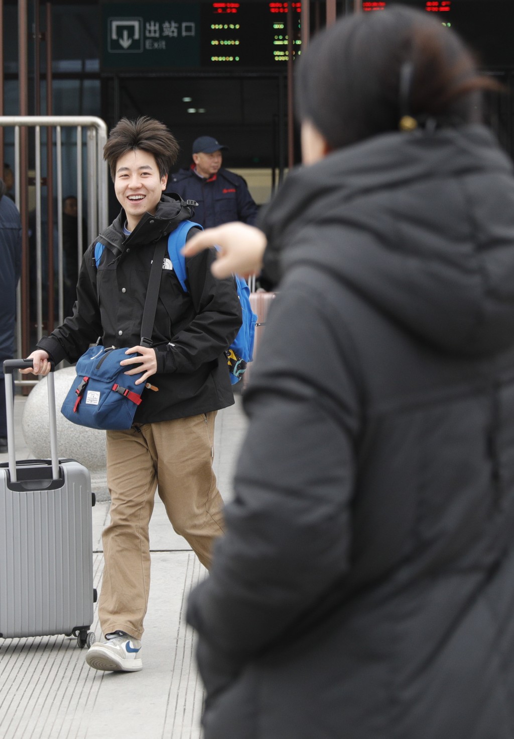 內地部份年輕人因生活、工作壓力及失業等問題，提早回鄉過年。示意圖。新華社