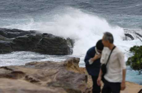 蘭恩登陸和歌山,掀起巨浪。路透社