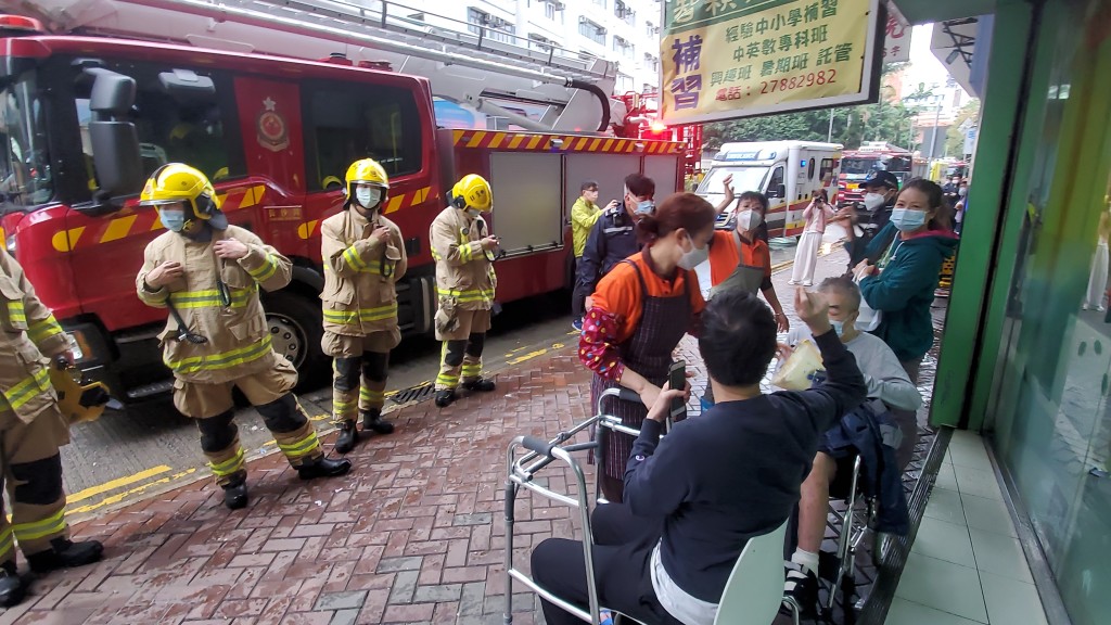 消防与警方案发日接报到场救火与调查，一众院友疏散。