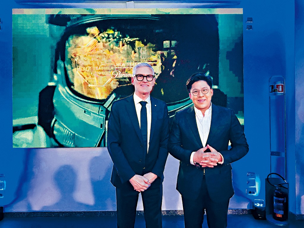 國際米蘭在微博貼出CEO與霍啟剛的合照。