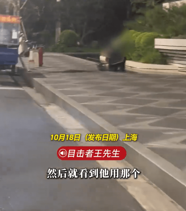 上海小食摊贩用屋苑景观水池洗食物锅具。微博