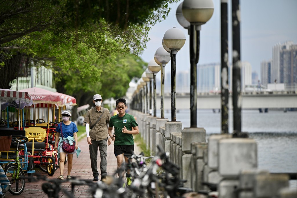 閉路電視主要向路政署緊急控制中心傳送行人隧道內的即時資訊，進一步加強水浸監察能力，以便適時調配人手跟進水浸事故。資料圖片