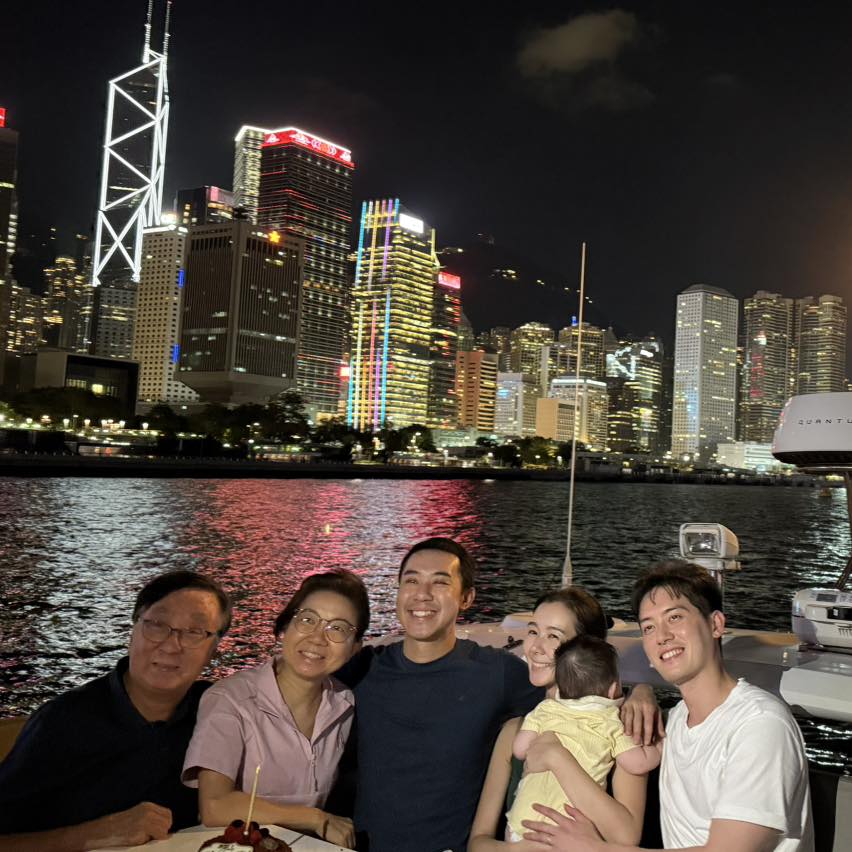 麥明詩還有一位兄長。 麥明詩還有一位兄長。
