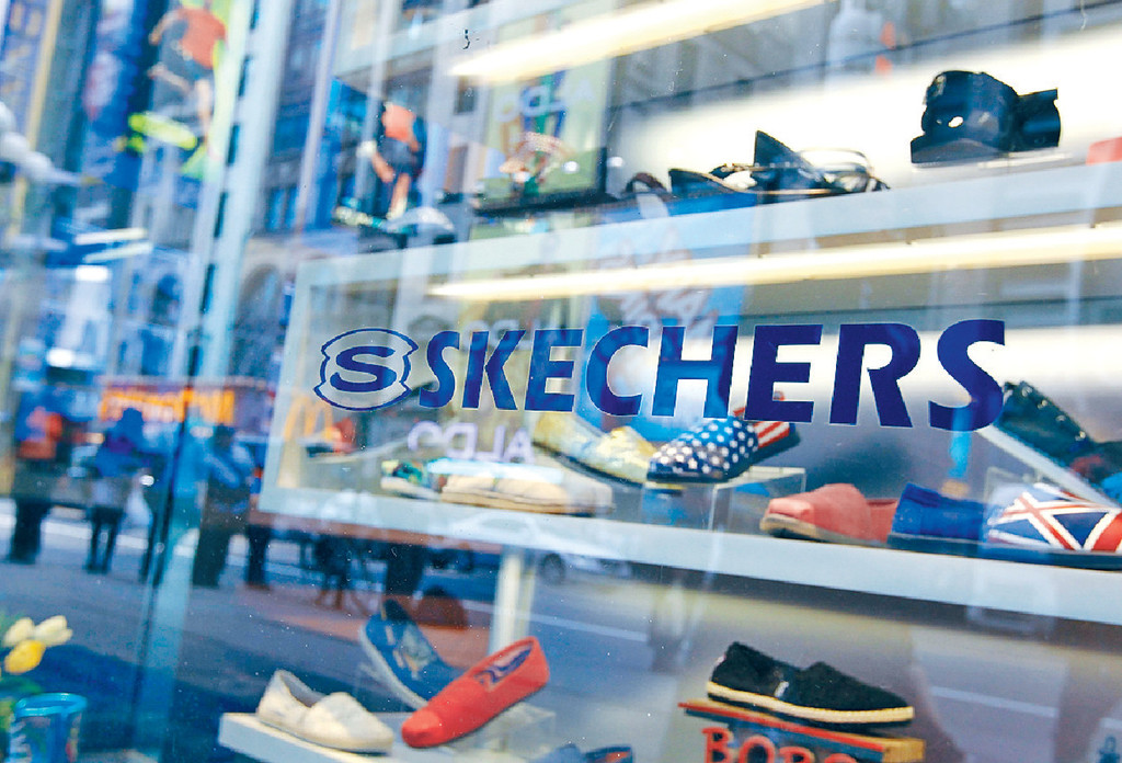 ﻿■SKECHERS致力拉近與顧客的距離，盡早捉住潮流的變化。