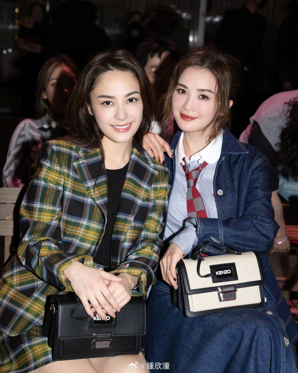 最近和蔡卓妍（右）一齐出席时尚活动。