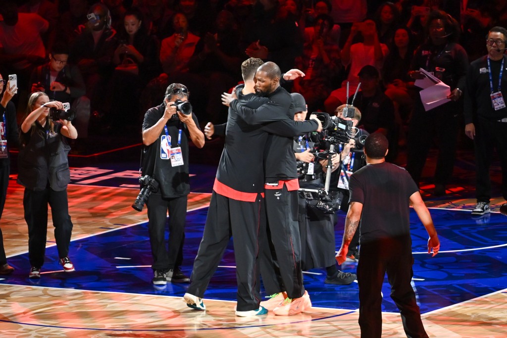 NBA中国赛火箭vs独行侠G1。魏国谦摄
