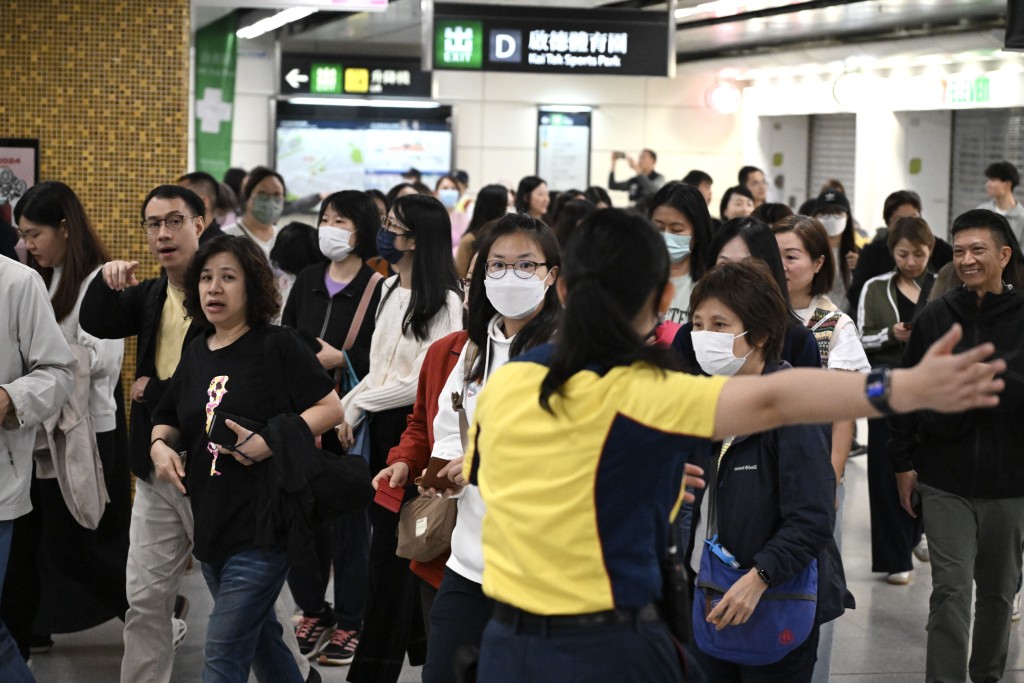 港鐵在大型活動期間善用科技作預測、管理客流及安排人手,確保營運安全順暢且高效。 港鐵在大型活動期間善用科技作預測、管理客流及安排人手,確保營運安全順暢且高效。