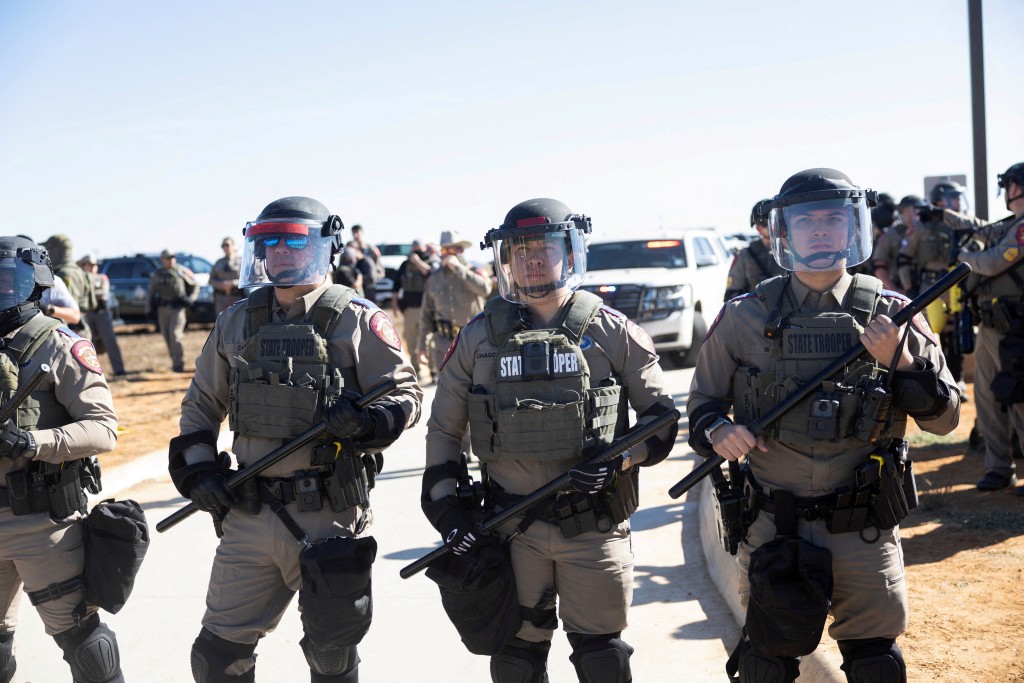 美国移民及海关执法局（ICE）人员有权拘捕合法居留的难民。路透社