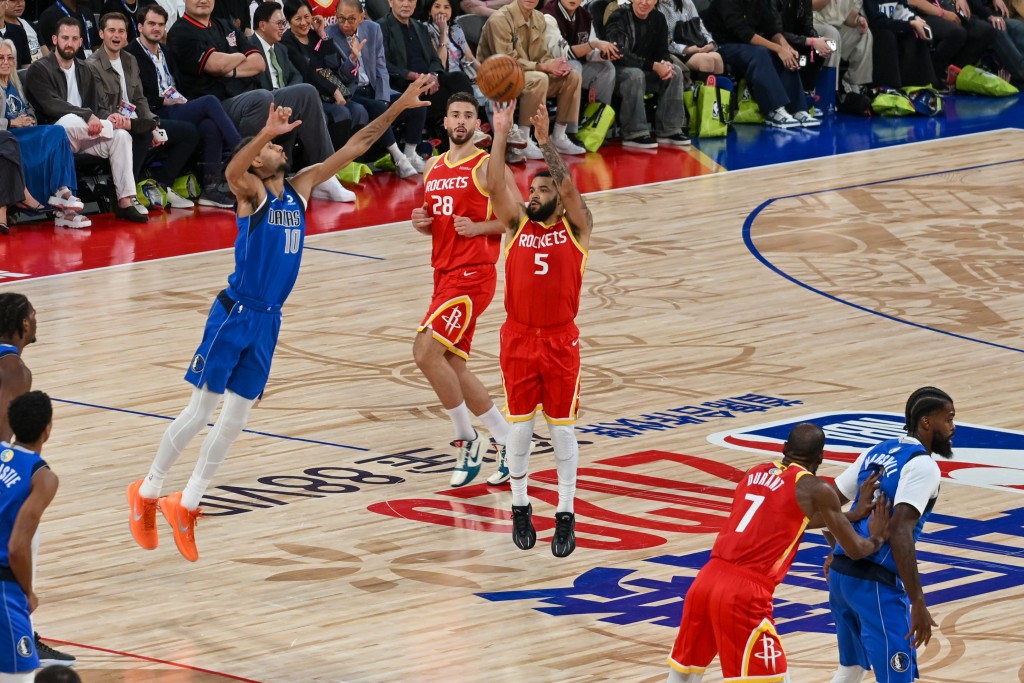 NBA中国赛火箭vs独行侠G1。魏国谦摄