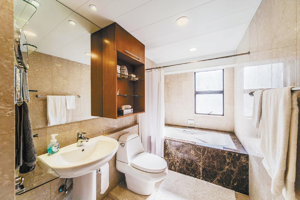 ■浴室設雲石設計浴缸，住戶可洗盡一日疲勞。