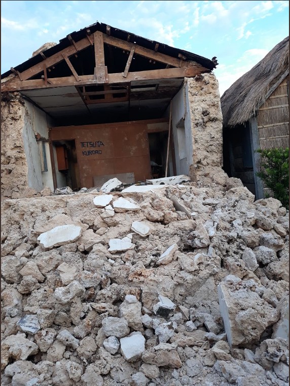 巴坦群岛大量民房、建筑物倒塌。twitter