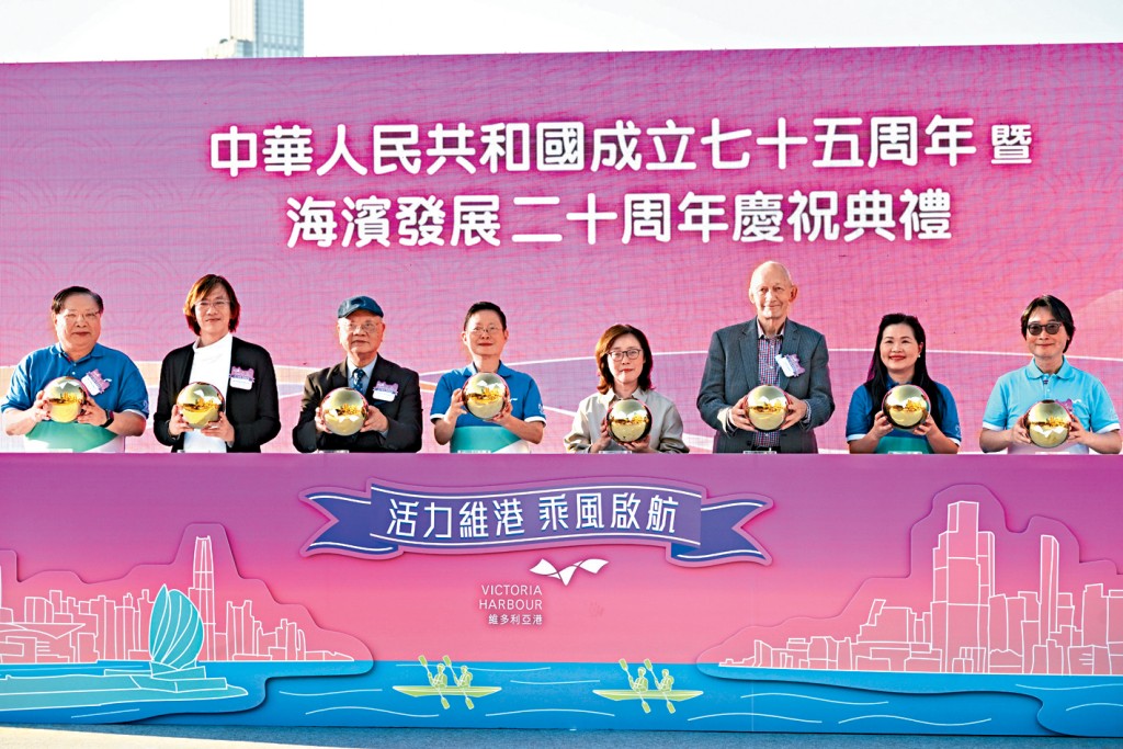 海濱事務委會員舉行海濱發展20周年慶祝典禮,甯漢豪表示將修例,簡化小型填海工程,釋放海濱潛能。