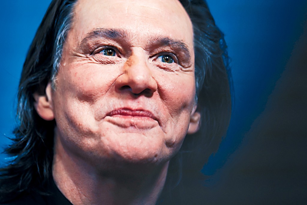 占基利日前現身凱撒獎頒獎禮，其面貌看來的確「怪怪哋」。