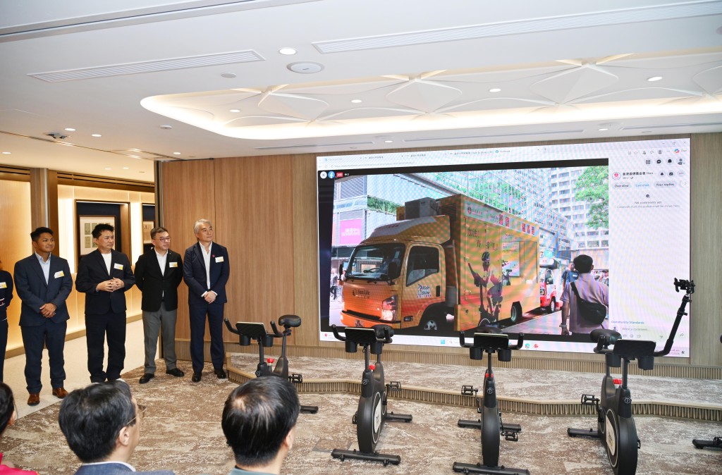 「流動單車參與平台」今日起由油尖旺區起步,未來兩個月會走訪全港。 「流動單車參與平台」今日起由油尖旺區起步,未來兩個月會走訪全港。