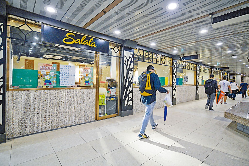 ■染疫機場貨運工曾到訪的大圍新翠商場Salala泰國餐廳,於昨晚如常營業。