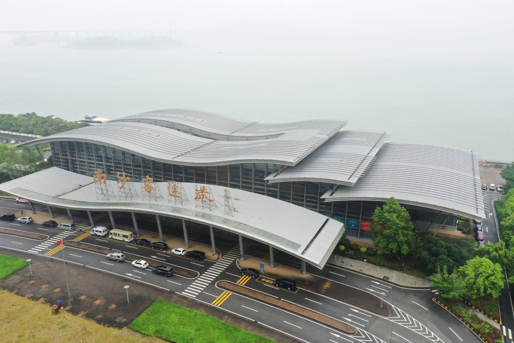 南沙客运港至香港机场航线，停航逾4年后复航，船程仅约70分钟。  