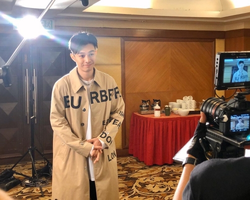 柏豪記者會閉門舉行，以網上直播向粉絲道歉。