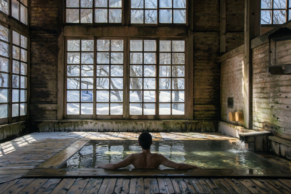 只以油燈作照明的青荷溫泉油燈之宿,是日本著名的秘湯及秘宿。