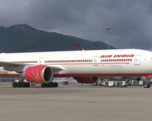 第二批載約300人滯印度港人專機抵港。 政府圖片