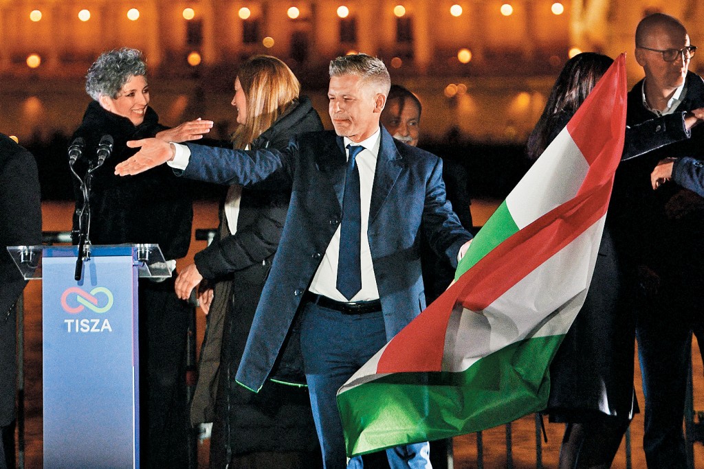 親歐保守派蒂薩黨的領導人毛焦爾慶祝勝選。