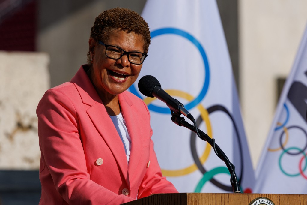 洛杉矶市长巴斯(Karen Bass) 。 路透社