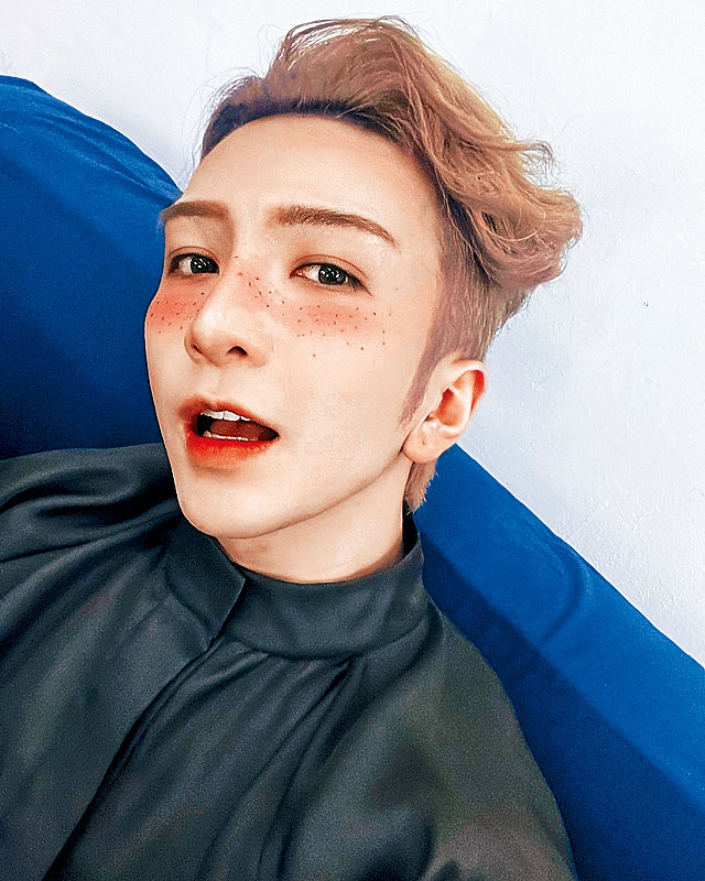 Anson Lo的新造型被封「花輪教主」。