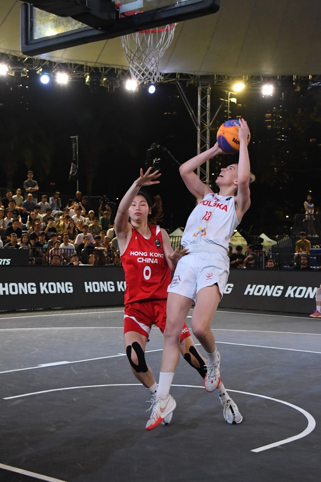  FIBA 3x3 篮球巴黎奥运资格赛，香港女子队恶斗波兰。 吴家祺摄